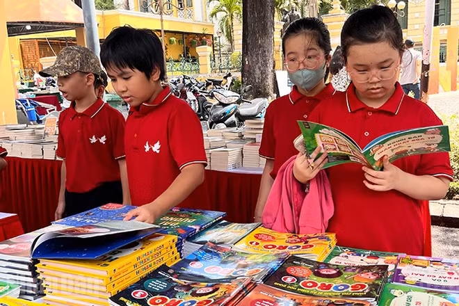 Các em thiếu nhi có dịp tham gia các hoạt động liên quan văn hóa đọc tại Ngày Sách và Văn hóa đọc lần 5 trên địa bàn Thành phố Hồ Chí Minh. (Ảnh: LINH BẢO)