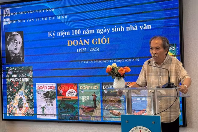 Nhà thơ Nguyễn Quang Thiều phát biểu tại sự kiện. (Ảnh: Hội Nhà văn Thành phố Hồ Chí Minh)