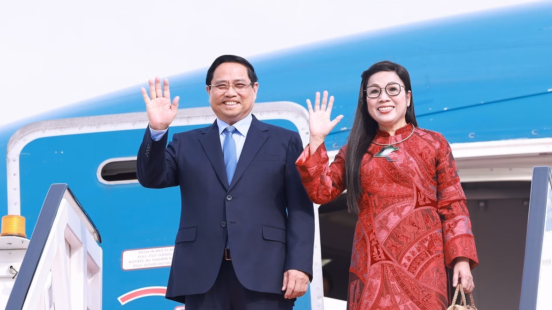 vna-potal-thu-tuong-va-phu-nhan-bat-dau-chuyen-tham-chinh-thuc-kuwait-8411470-7823.jpg