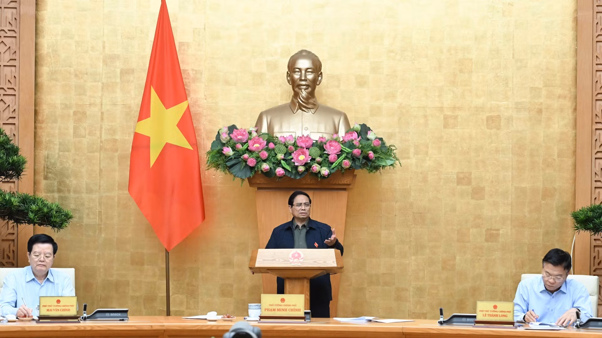 Thủ tướng Phạm Minh Chính chủ trì họp Chính phủ để đánh giá việc vận hành mô hình chính quyền địa phương 2 cấp.