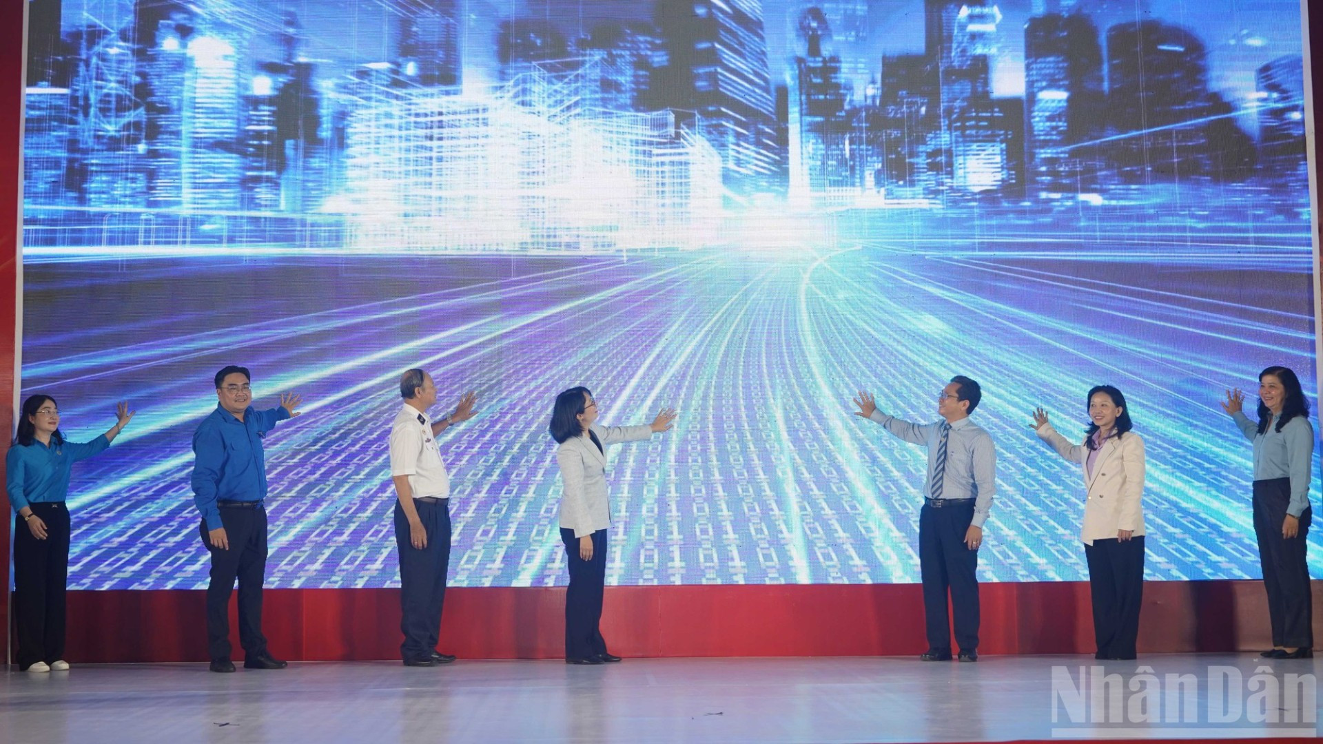 Hưởng ứng Ngày Chuyển đổi số quốc gia, phong trào “Bình dân học vụ số” trên địa bàn Thành phố Hồ Chí Minh giai đoạn 2025-2026 đã chính thức phát động.