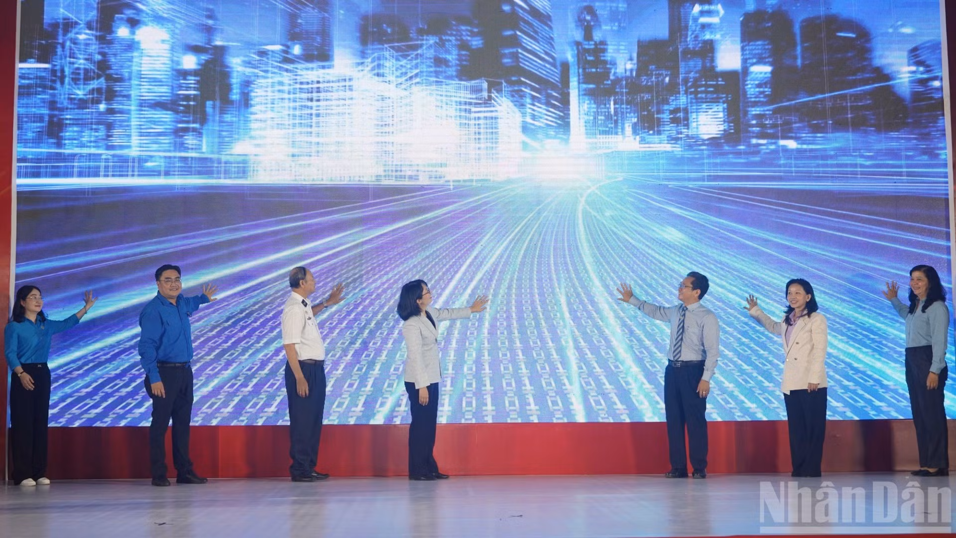 Hưởng ứng Ngày Chuyển đổi số quốc gia, phong trào “Bình dân học vụ số” trên địa bàn Thành phố Hồ Chí Minh giai đoạn 2025-2026 đã chính thức phát động.