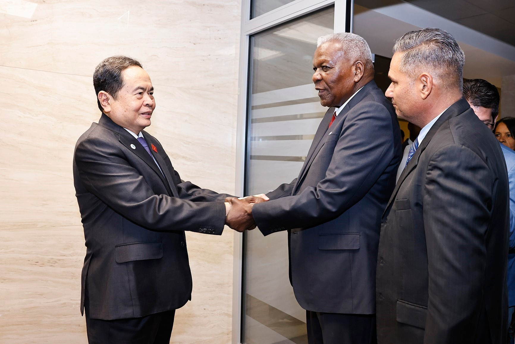 Chủ tịch Quốc hội Trần Thanh Mẫn gặp Chủ tịch Quốc hội Cuba Esteban Lazo Hernandez. (Ảnh: TTXVN) vna-potal-chu-tich-quoc-hoi-tran-thanh-man-gap-chu-tich-quoc-hoi-cuba-8180476.jpg