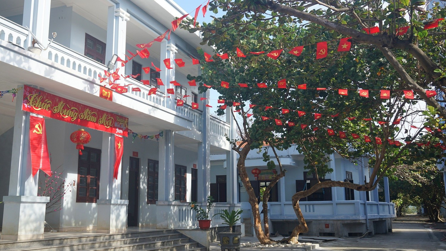 Một đơn vị bộ đội trên đảo Trường Sa trang trí cờ Tổ quốc, cờ Đảng và băng rôn, khẩu hiệu chào mừng Đại hội đại biểu toàn quốc lần thứ XIV của Đảng và xuân mới Bính Ngọ 2026.