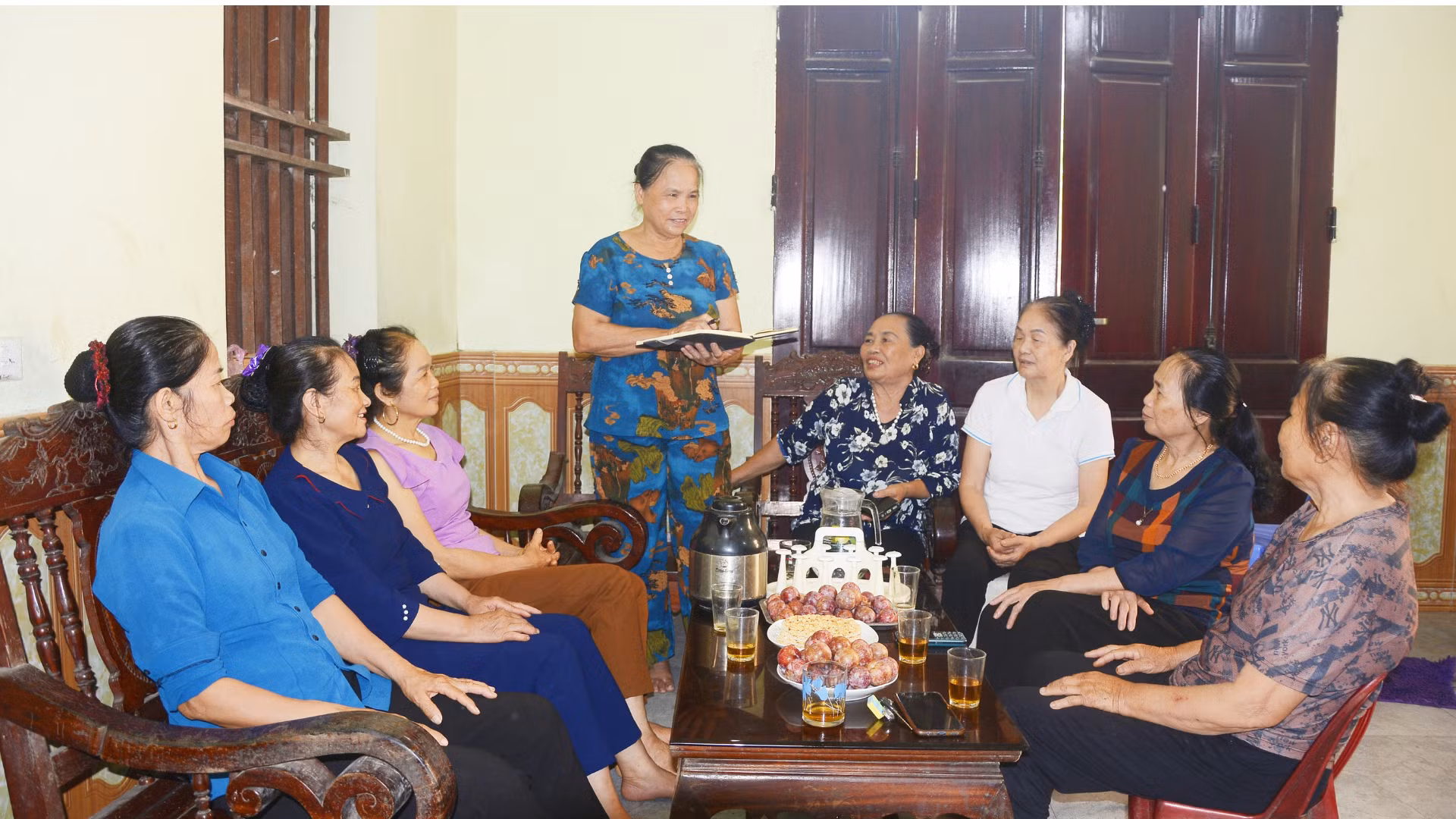 Câu lạc bộ phòng, chống tội phạm và tệ nạn xã hội thôn Hữu Ái tổ chức buổi sinh hoạt chuyên đề.