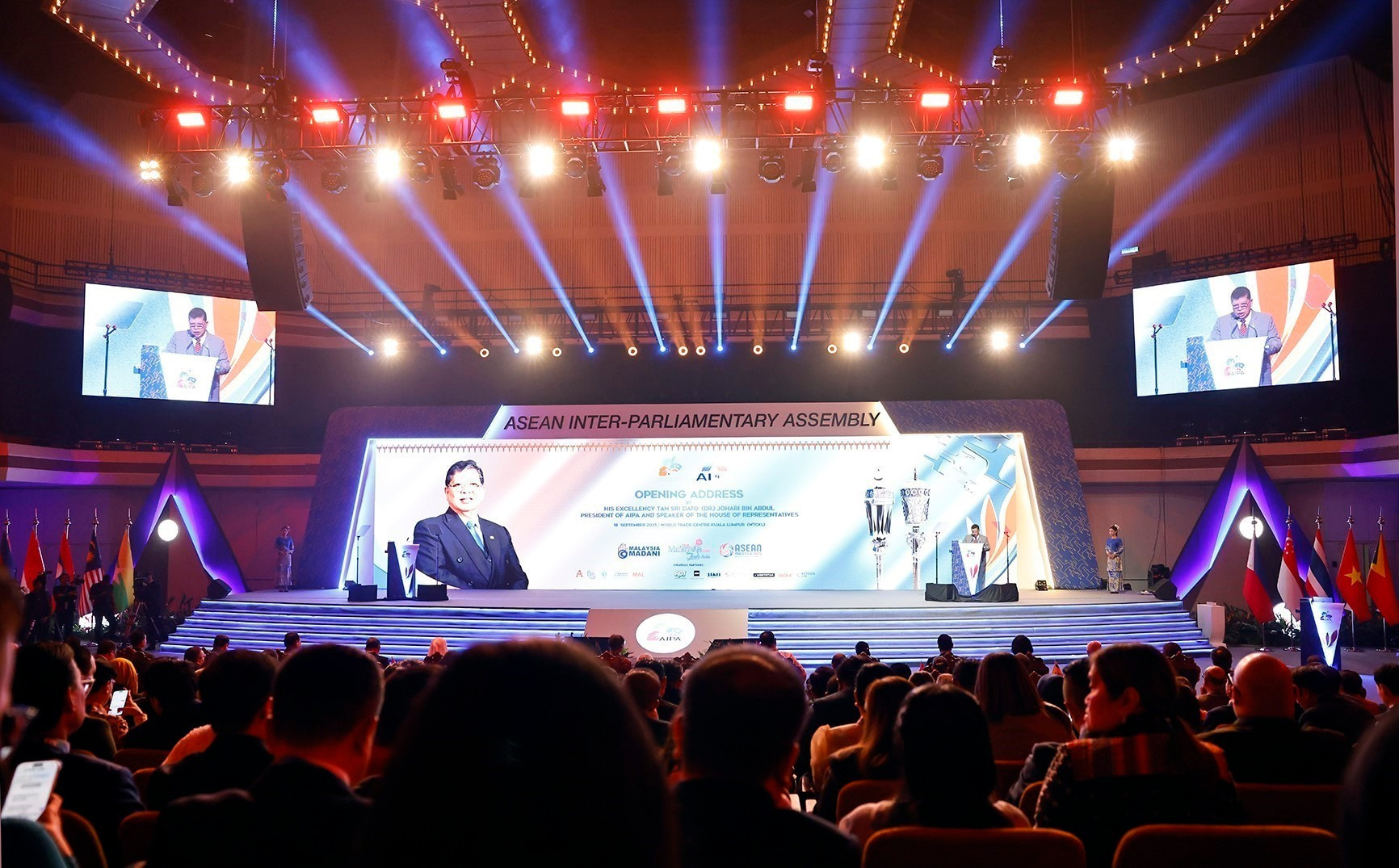 vna-potal-chu-tich-quoc-hoi-tran-thanh-man-du-le-khai-mac-dai-hoi-dong-aipa-46-8281935.jpg