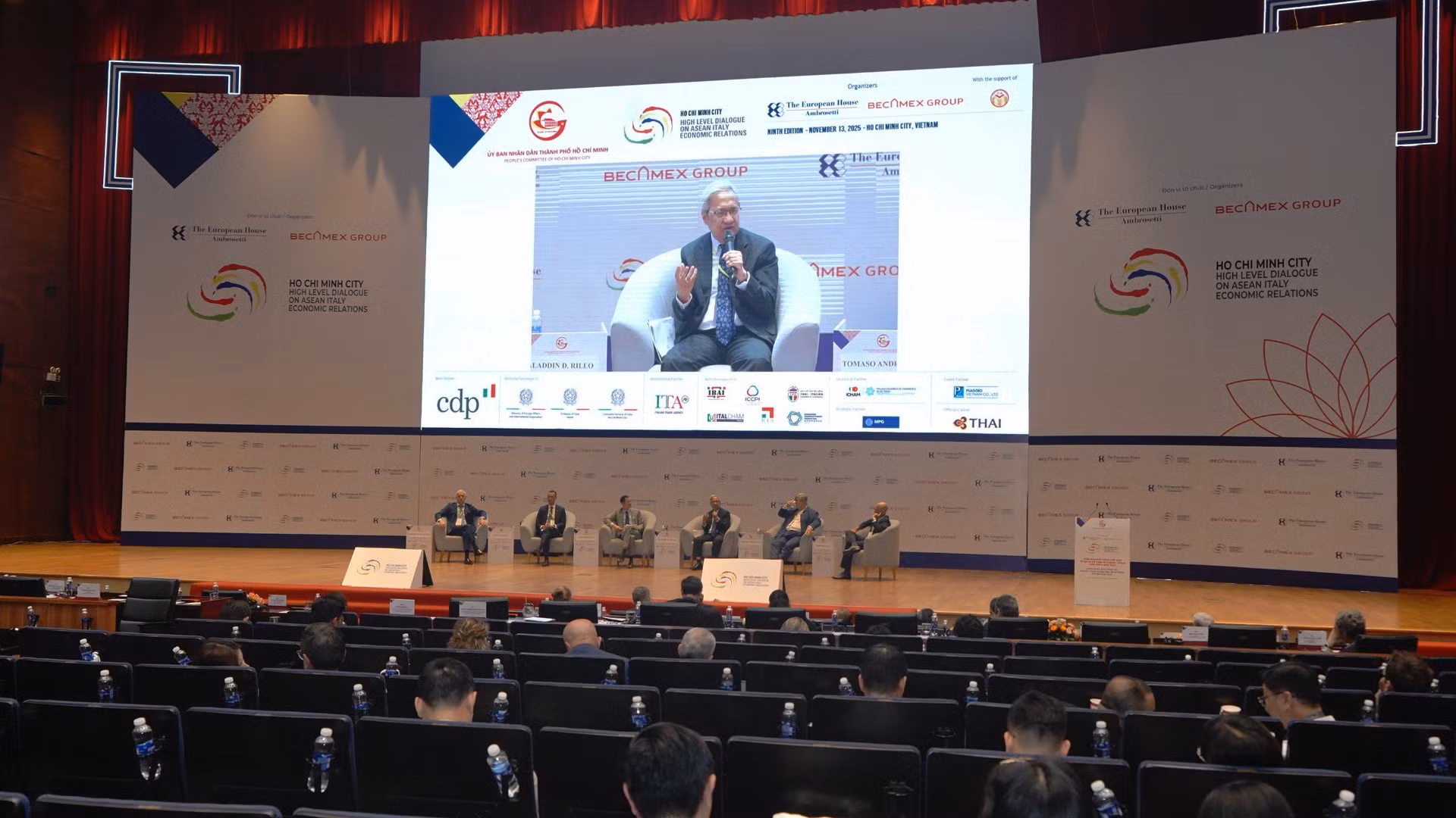 Các diễn giả thảo luận triển vọng về kinh tế ASEAN tại Hội nghị đối thoại cấp cao quan hệ kinh tế ASEAN-Italia lần thứ 9.