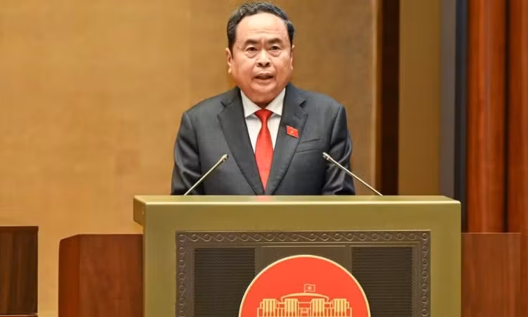 Chủ tịch Quốc hội Trần Thanh Mẫn vừa ký ban hành 2 nghị quyết của Ủy ban Thường vụ Quốc hội về phát triển khoa học, công nghệ, đổi mới sáng tạo và chuyển đổi số. (Ảnh: Duy Linh)