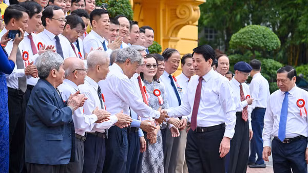 Chủ tịch nước gặp mặt, tuyên dương người làm báo tiêu biểu toàn quốc.