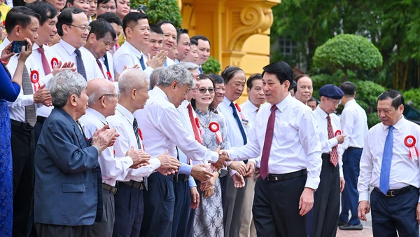 Chủ tịch nước gặp mặt, tuyên dương người làm báo tiêu biểu toàn quốc.