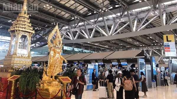 Suvarnabhumi là một trong các sân bay tăng phí dịch vụ hành khách. (Ảnh: XUÂN SƠN)