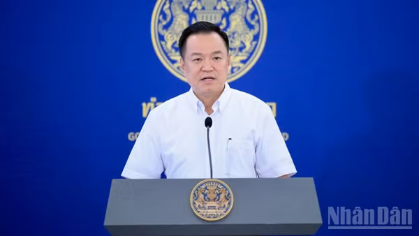 Thủ tướng Thái Lan Anutin Charnvirakul thông tin về các chính sách bảo đảm an ninh năng lượng. (Ảnh: VĂN PHÒNG THỦ TƯỚNG THÁI LAN)