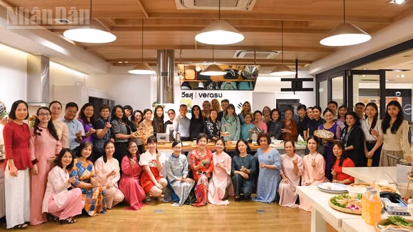 Chương trình “Trải nghiệm ẩm thực Việt Nam” thu hút đông đảo bạn bè quốc tế và kiều bào tại Bangkok. (Ảnh: MINH THẮNG)