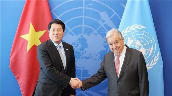 Chủ tịch nước Lương Cường gặp Tổng Thư ký Liên hợp quốc Antonio Guterres. (Ảnh TTXVN) 