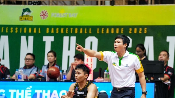 Huấn luyện viên Phan Thanh Cảnh là vị “thuyền trưởng” mới của Cantho Catfish. Ảnh: VBA