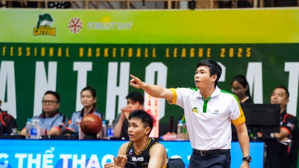 Huấn luyện viên Phan Thanh Cảnh là vị “thuyền trưởng” mới của Cantho Catfish. Ảnh: VBA