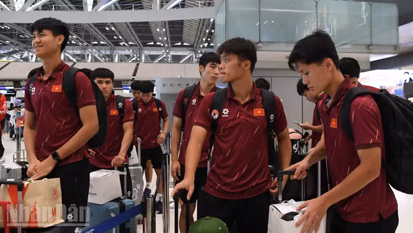 Đội tuyển U22 Việt Nam rời Thái Lan trở về nước. (Ảnh: MINH THẮNG)