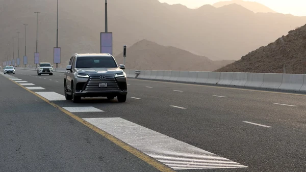 Các gờ đường trên “con đường âm nhạc” Sheikh Khalifa. 