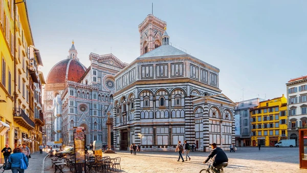 Nhà thờ chính tòa Florence với mái vòm gạch đỏ khổng lồ.