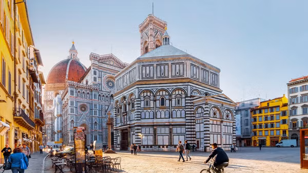 Nhà thờ chính tòa Florence với mái vòm gạch đỏ khổng lồ.