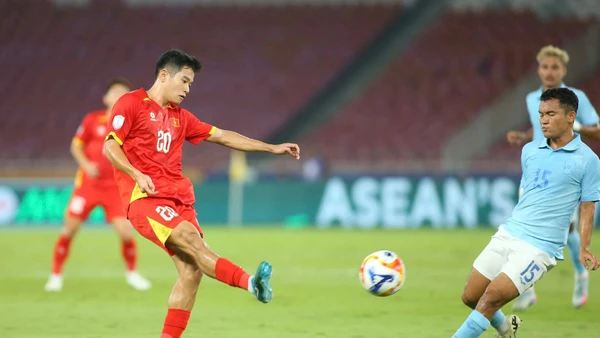 Các chân sút Việt Nam gặp bế tắc trong khâu dứt điểm. (Ảnh VFF) 