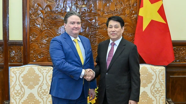 Chủ tịch nước Lương Cường tiếp Đại sứ Hoa Kỳ tại Việt Nam Marc Knapper. (Ảnh: THỦY NGUYÊN)