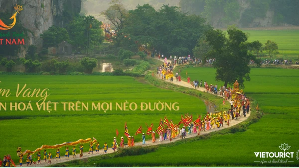 "Hành Trình Việt Nam" là Dự án văn hoá phi lợi nhuận với 35 sự kiện văn hoá cộng đồng miễn phí tại 34 tỉnh thành và Quần đảo Trường Sa.