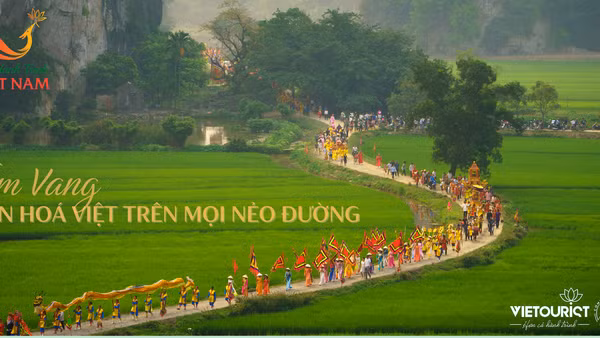 "Hành Trình Việt Nam" là Dự án văn hoá phi lợi nhuận với 35 sự kiện văn hoá cộng đồng miễn phí tại 34 tỉnh thành và Quần đảo Trường Sa.