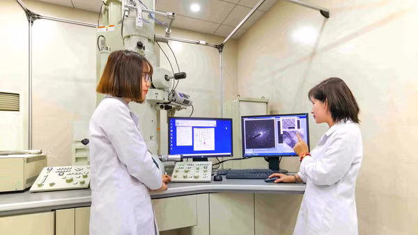 Hoạt động nghiên cứu khoa học tại Viện Hàn lâm Khoa học và Công nghệ Việt Nam. (Ảnh: VÂN NGA)