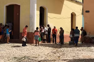 Một buổi chiều thời gian như ngưng đọng, trên những góc phố La Habana.