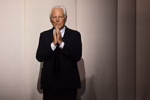 Giorgio Armani: “Sự suy tàn của hệ thống thời trang bắt đầu, khi mọi người quên rằng: Sang trọng không thể là vội vã”.
