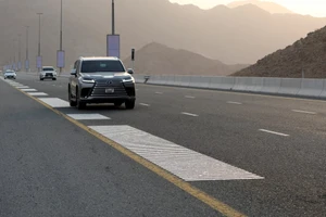 Các gờ đường trên “con đường âm nhạc” Sheikh Khalifa. 