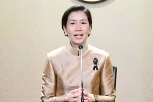 Bà Rachada Dhnadirek thông tin về chính sách chuyển đổi năng lượng của Chính phủ Thái Lan. (Ảnh: VĂN PHÒNG THỦ TƯỚNG THÁI LAN) 