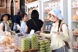 Những món bánh truyền thống của Thái Lan được du khách quốc tế ưa thích. (Ảnh: MINH THẮNG)