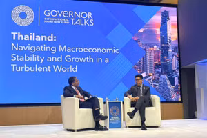 Phó Thủ tướng, Bộ trưởng Tài chính Thái Lan Ekniti Nitithanprapas (bên phải) tham dự Hội nghị mùa xuân của IMF và Ngân hàng Thế giới WB. (Ảnh: VĂN PHÒNG THỦ TƯỚNG THÁI LAN)