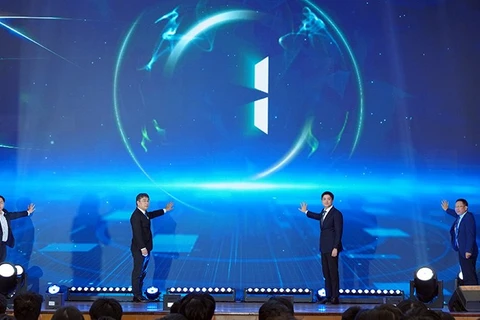 Đại diện Trung ương Hội Sinh viên Việt Nam và các đơn vị liên quan thực hiện nghi thức khởi động chương trình đồng hành.