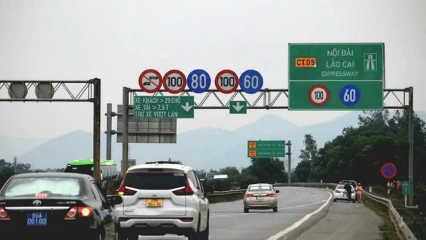 Đường cao tốc Nội Bài-Lào Cai. (Ảnh: VĂN HUẾ)