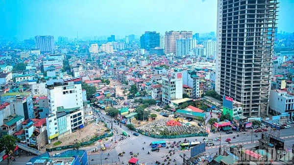 Dự án đường Vành đai 1 đoạn Hoàng Cầu-Voi Phục có điểm đầu tại nút giao Ô Chợ Dừa và điểm cuối tại nút giao thông Voi Phục, với tổng chiều dài hơn 2,2km. (Ảnh: BẢO LONG)