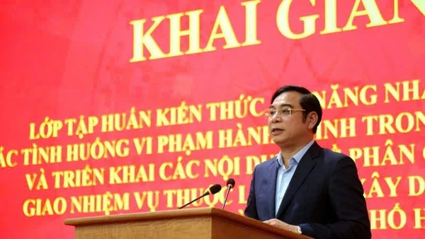 Ông Đào Duy Phong, Phó Giám đốc Sở Xây dựng Hà Nội phát biểu khai mạc chương trình tập huấn.