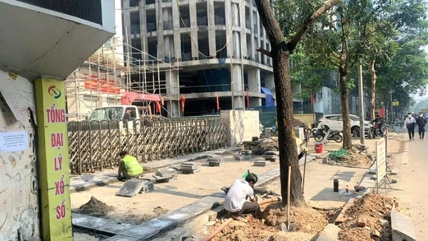 Hà Nội tạm dừng đào đường, hè một số tuyến chính. (Ảnh: TUẤN LƯƠNG)