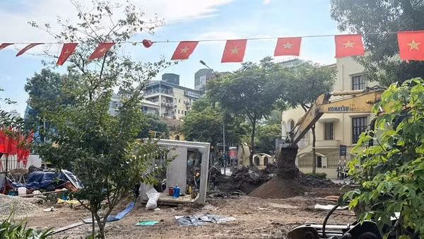 Phố Quang Trung, từ ngày 24/5, các đơn vị được phép thi công 24/24 giờ tại một số vị trí trọng điểm. 