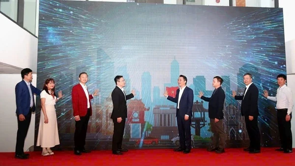 Lễ phát động phong trào “Vận tải hành khách công cộng văn minh-vì hành khách phục vụ”.