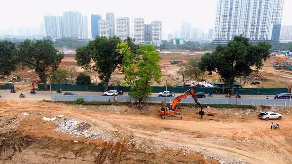 Hồ đầu mối Mễ Trì đang được đơn vị thi công tập trung triển khai theo lệnh khẩn cấp. (Ảnh: TUẤN LƯƠNG)