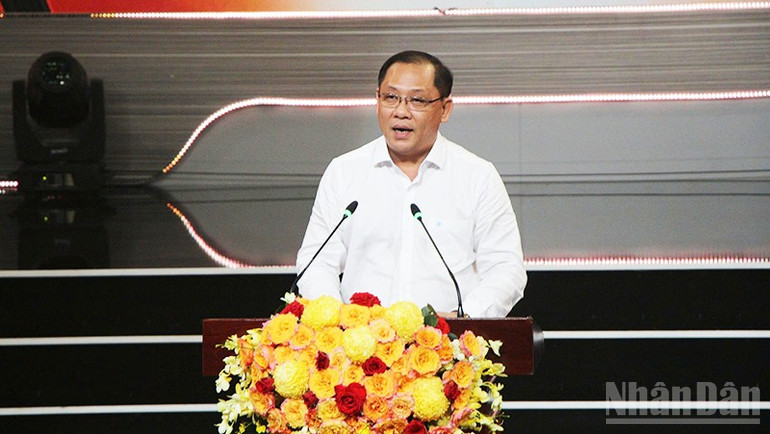 Phó Chủ tịch Ủy ban nhân dân tỉnh Hậu Giang, Trần Chí Hùng phát biểu tại buổi lễ. ndo_br_3.jpg