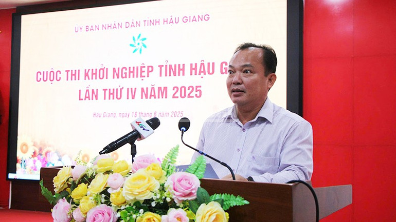 Phó Chủ tịch Thường trực Ủy ban nhân dân tỉnh Hậu Giang, Nguyễn Văn Hòa phát biểu tại lễ tổng kết cuộc thi. ndo_c_3.jpg