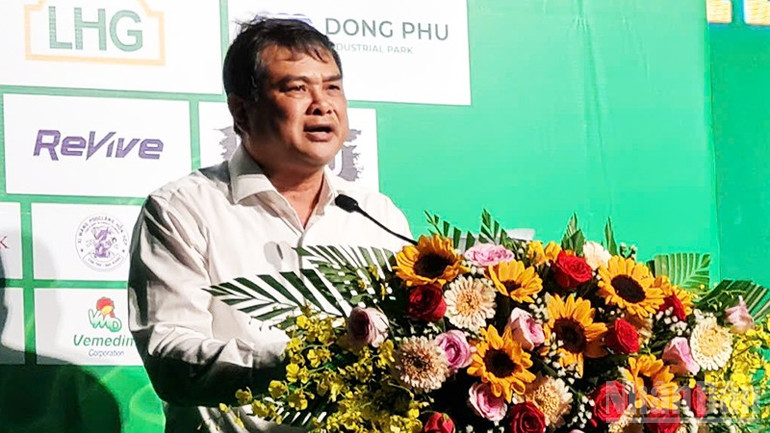 Ông Nguyễn Văn Bảy, Giám đốc Sở Văn hóa, Thể thao và Du lịch thành phố Cần Thơ phát biểu tại Lễ khai mạc. ndo_br_3.jpg