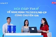 Các chuyên gia giải đáp về thuế và hóa đơn điện tử tại buổi livestream.
