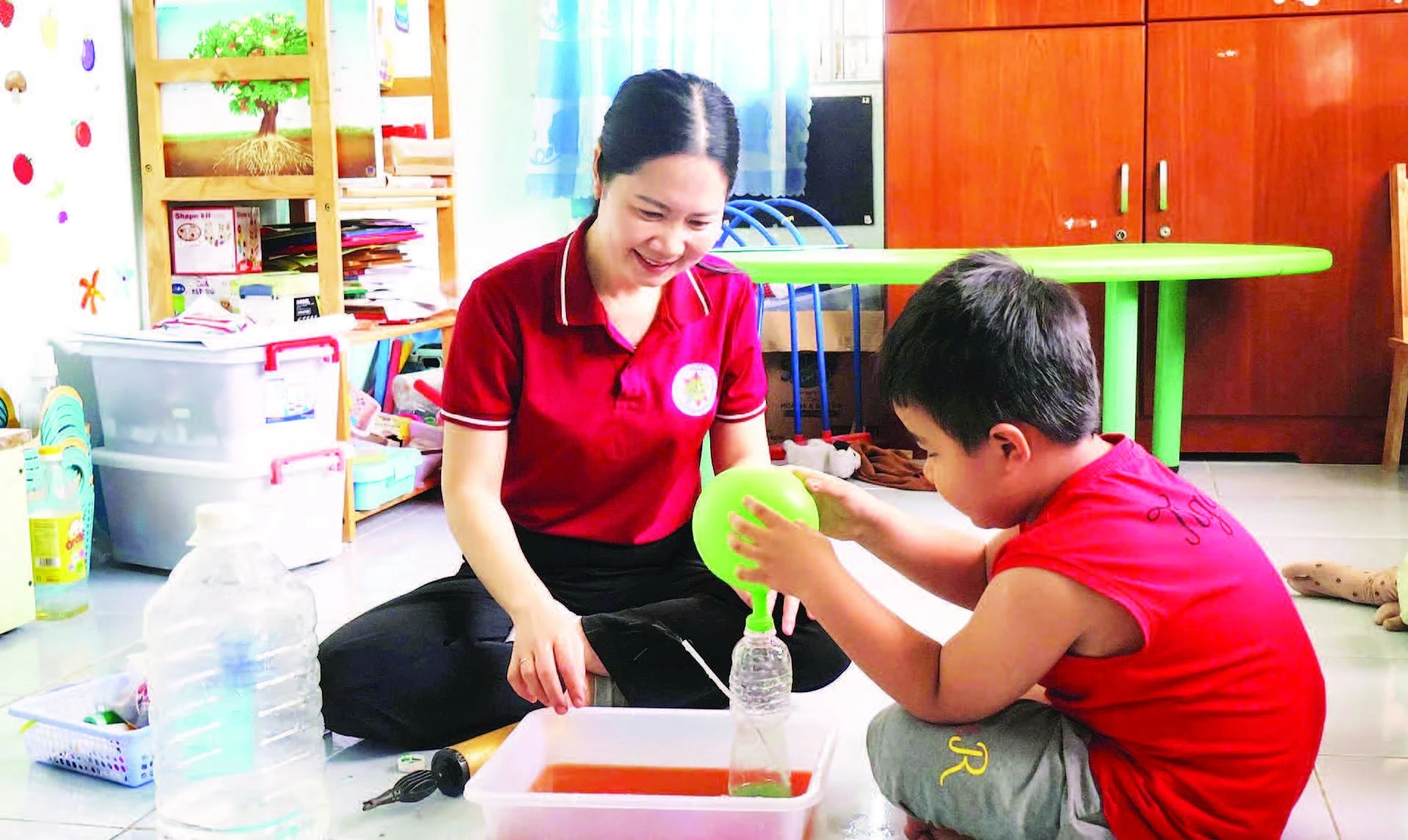 Nâng niu từng bước tiến nhỏ của trẻ khuyết tật tại Khánh Hòa
