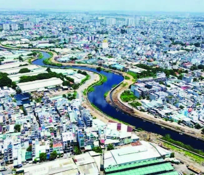 TP.HCM quyết liệt chỉnh trang kênh rạch, hướng tới di dời 20.000 căn nhà ven kênh vào năm 2030