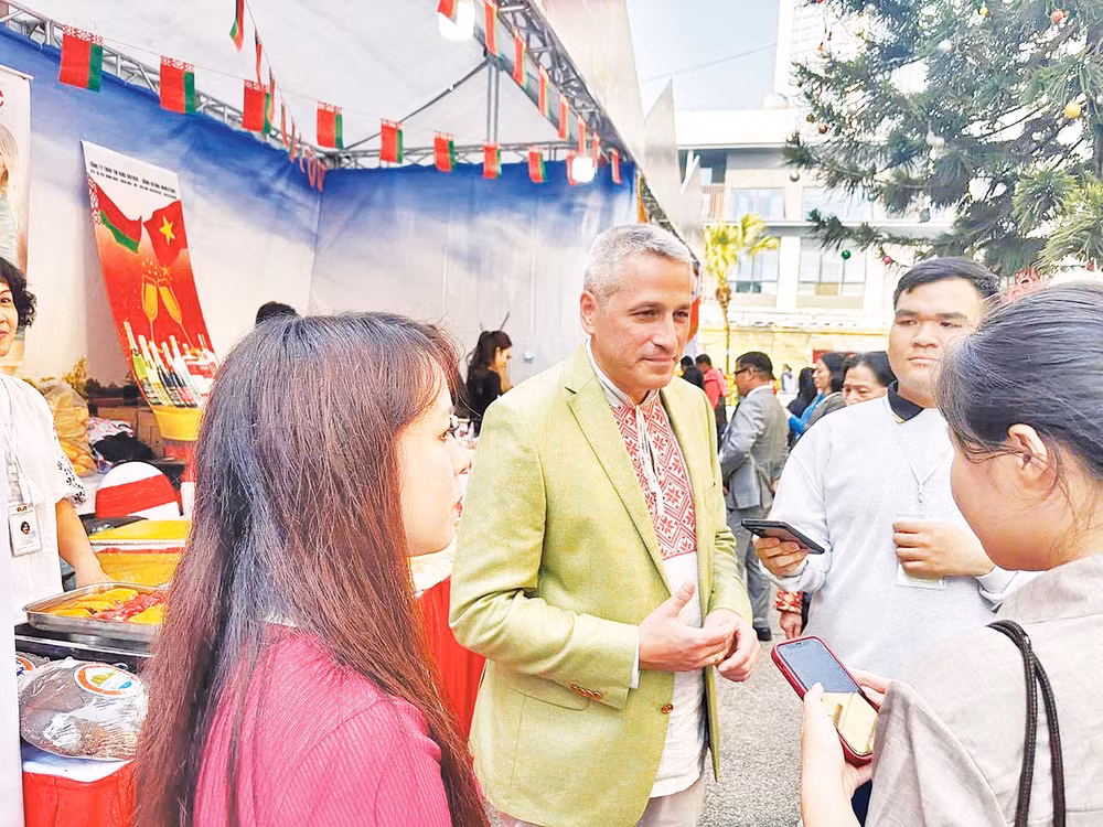 “Khoảng trống hiểu biết” thôi thúc Đại sứ tập trung vào các dự án về quảng bá đất nước, con người hai bên đến nhau.